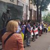 Возле посольства Беларуси в Киеве собрались активисты (видео)