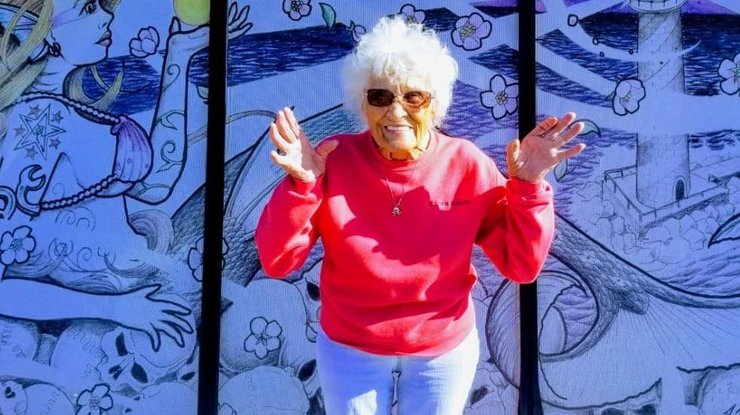 103-летняя бабуля сделала тату/ Фото: Teresa Gomez Zavitz-Jones