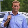 Кричал от боли: российского оппозиционера Навального экстренно госпитализировали (видео)