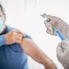 Вакцина от коронавируса: в Британии начались испытания на людях 