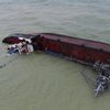 В Одессе поднимают утонувший танкер (видео)