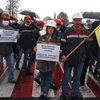 Жены шахтеров перекрыли трассу подо Львовом (видео)