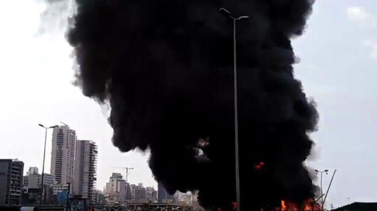 В порту Бейрута снова вспыхнул крупный пожар/ Фото: strana.ua