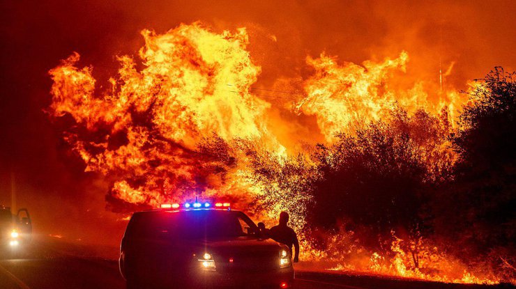 Калифорнию охватили масштабные лесные пожары/ Фото: zavtra.com.ua
