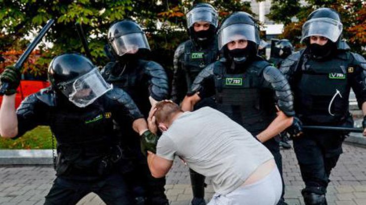 Протесты в Беларуси/фото: Yauhen Yerchak/EPA