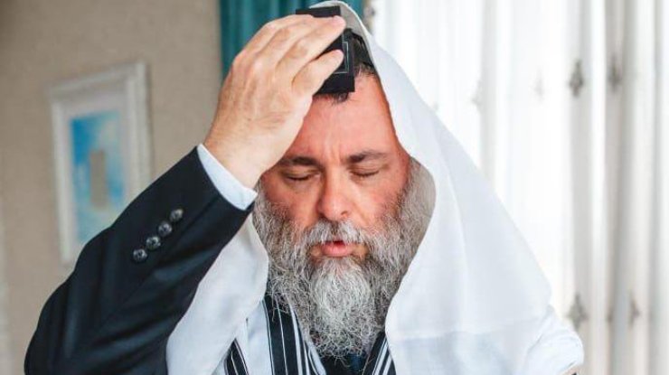 Фото:  головний рабин міста Києва рав Йонатан Бін'ямін Мвркович під час молитви. Автор- Арсен Дзодзаєв