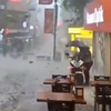 Мощный град "расстрелял" улицы Стамбула (видео)