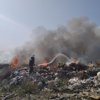 Под Павлоградом на огромной территории горит мусорная свалка (фото, видео)