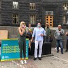 Под зданием Кабмина Полякова устроила акцию протеста 