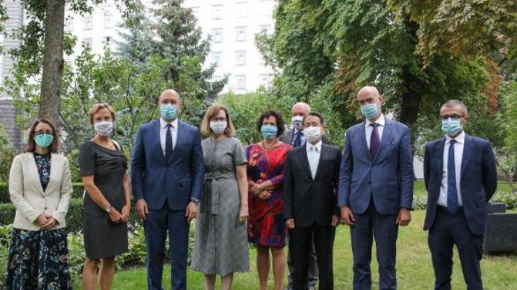 Фото: Денис Шмыгаль встретился с послами стран G7 / Twitter / Denys Shmygal