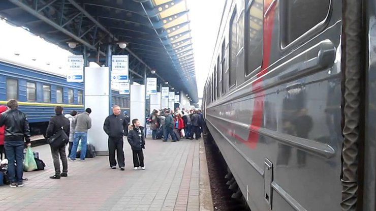 В Киеве проводница столкнула пассажира под поезд/ Фото: youtube.com