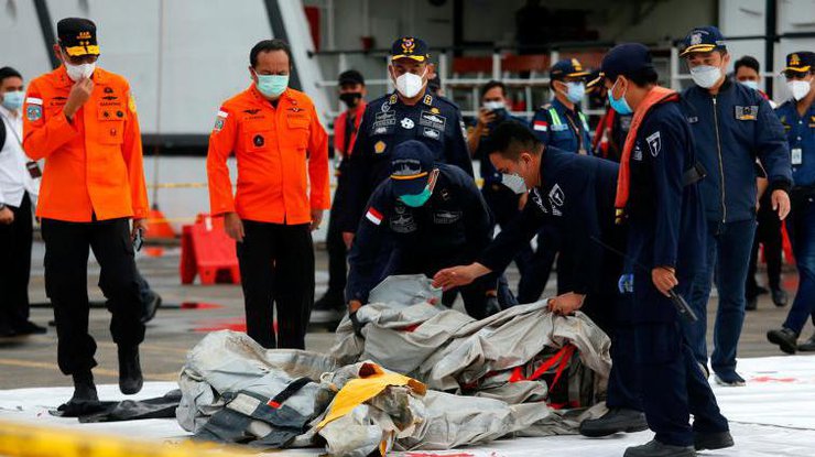 Фото: авиакрушение в Индонезии / Reuters