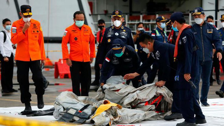 Фото: крушение в Индонезии / Reuters