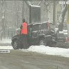Замети, аварії та відключення електрики: в Україну прийшла зима