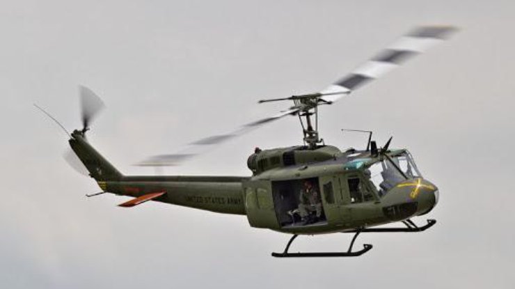 Военный вертолет американского производства Bell UH-1 Iroquois/фото: vimpel