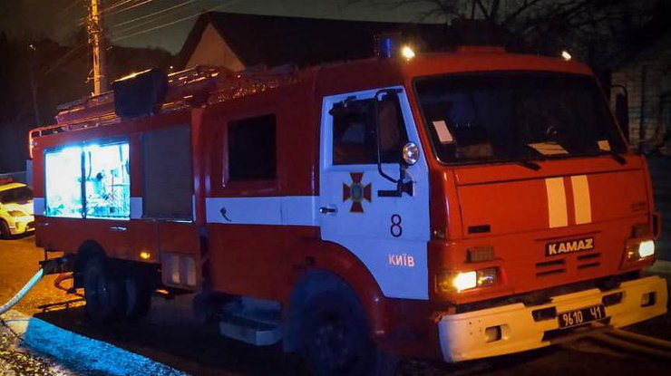 Спасатели произвели проверку дома на причины возможного возгорания/ фото: ГСЧС