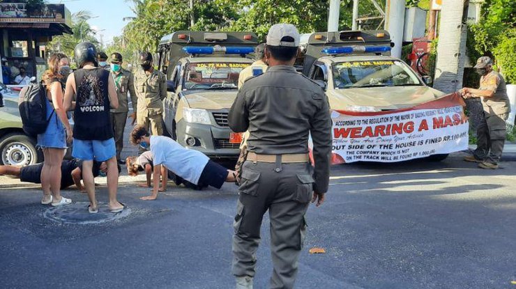 Туристов на Бали наказывают за нарушение карантина/ Фото: abc.net.au