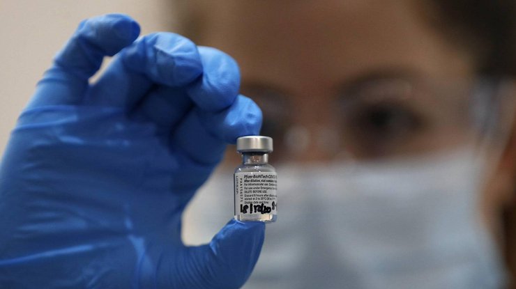 В Евросоюзе сертифицированы лишь две вакцины - от Pfizer и Moderna