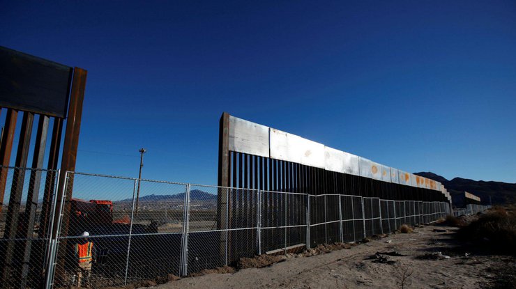 Строительство стены между США и Мексикой/ Фото: foreignbrief.com
