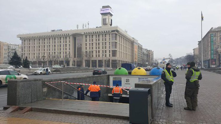 В переходе на Майдане Независимости обвалился потолок/ Фото: КГГА