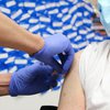 Опасная вакцина: в Швейцарии после прививки от COVID-19 скончались пять человек  