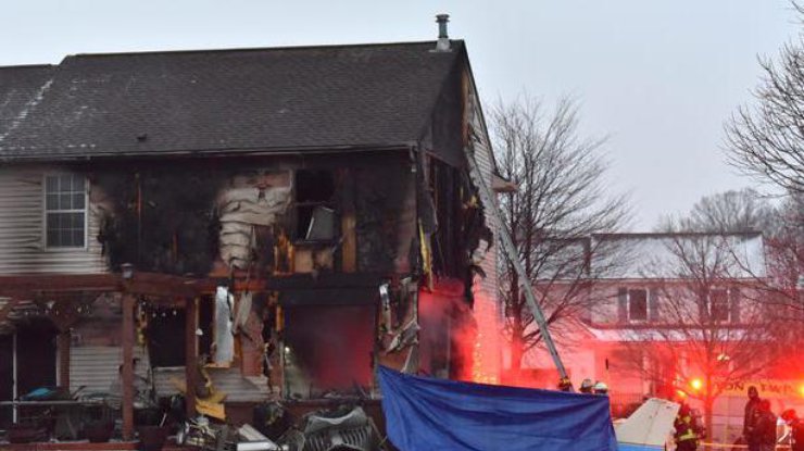 Жильцы дома успели вовремя покинуть здание/ фото: Detroit News