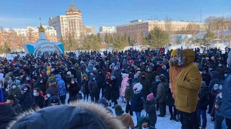 В России люди вышли на митинг в поддержку Навального 