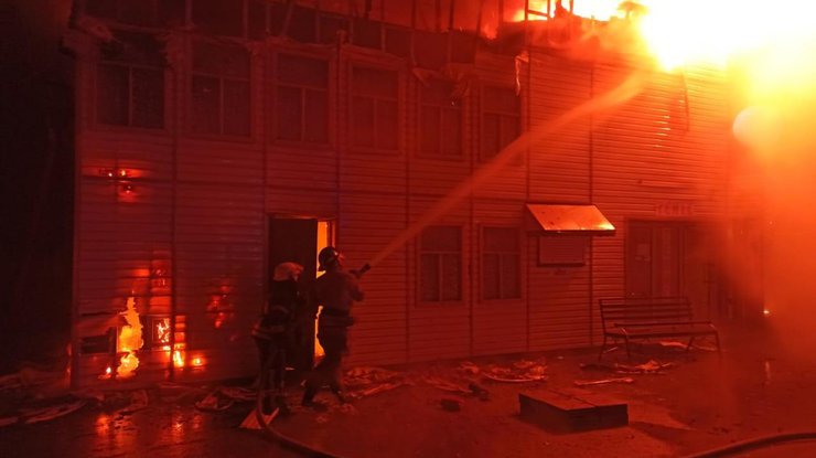 В Кривом Роге сгорел мини-кинотеатр, а под Кропивницким - храм