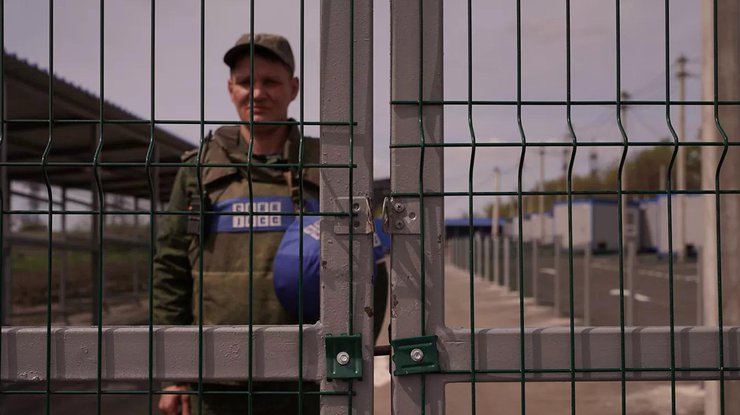 Ворота КПВВ в Луганской области
