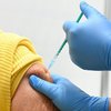 Людям с ослабленным иммунитетом рекомендовали бустерную прививку 