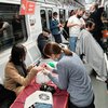 Продавали товар и делали маникюр: в метро Киева "устроили" ТРЦ