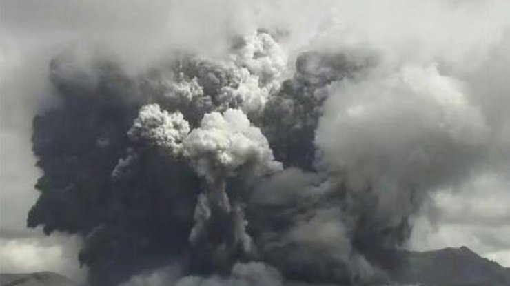 Фото: извержение вулкана Асо / newsru.co.il