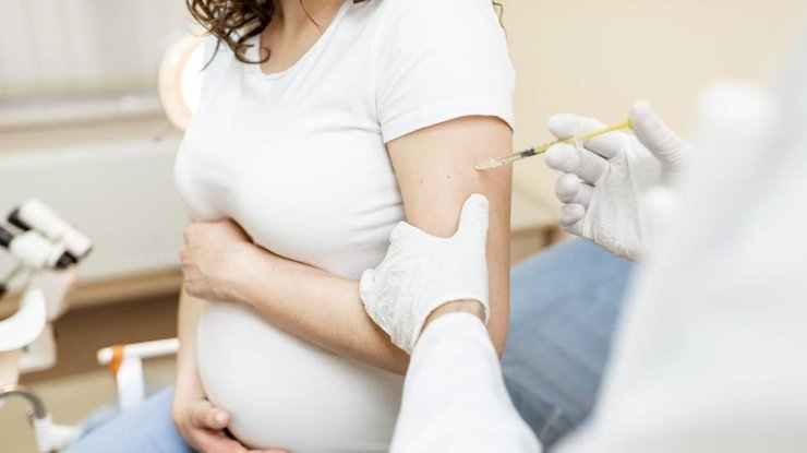 Вакцинация от коронавируса беременных женщин/ фото: Rg.ru