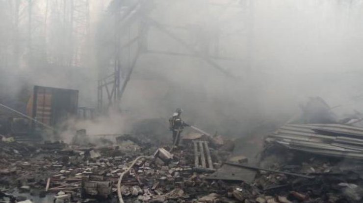 Последствия взрыва на заводе / Фото: t.me/mchs_official