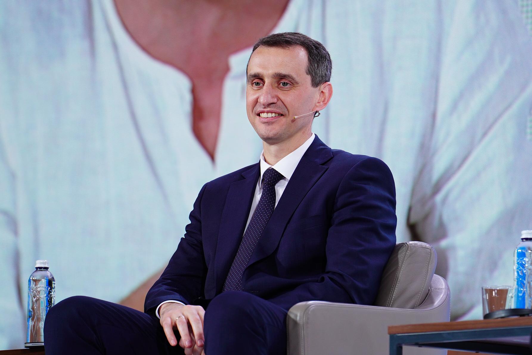 По его словам, этим вопросом занималось Мининфраструктуры, которое, как отметил министр, справился достаточно быстро - за один день и выдало все необходимые разрешения