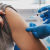 Испания одобрила бустерную вакцинацию: кого будут прививать