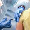 Вакцинированые получат деньги за прививку: сколько и куда можно потратить 