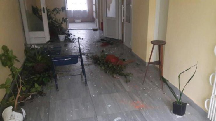 Мужчина напал на больницу / Фото: facebook.com/yuriy.kholod