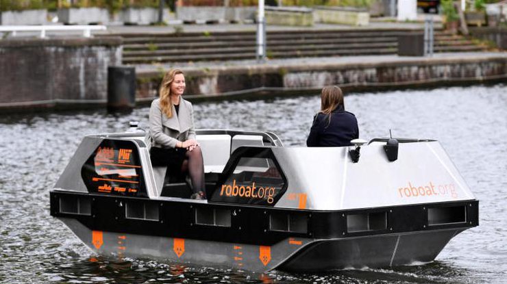 Беспилотная лодка может перевозить на своем борту 5 человек/ фото: ZDNet