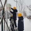 Засыпало снегом: в Китае "зверствует" мощный циклон (видео)