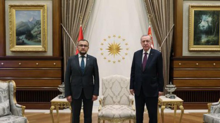 Фото: посол Украины Василий Боднар и президент Турции Реджеп Эрдога / twitter.com/tcbestepe