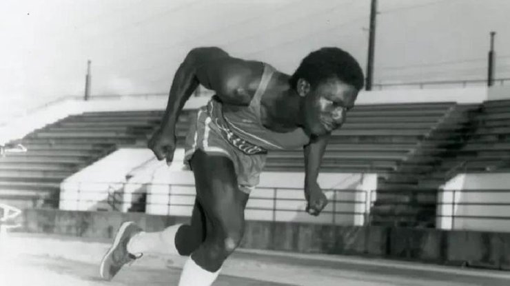 Эммит Кинг в 1983 году выиграл студенческий чемпионат США в беге на 100 метров