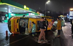 В Киеве "скорая" попала в ДТП