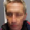 В Киеве мужчина развращал падчерицу, пока мать была на работе
