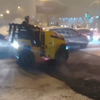 В Киеве во время снегопада укладывали асфальт (видео) 