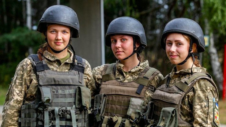 Курсантки Национального университета обороны Украины