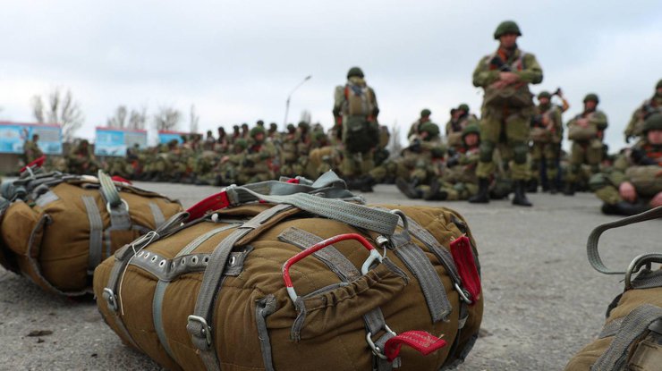 Россия отвела от границы 10 тысяч военных