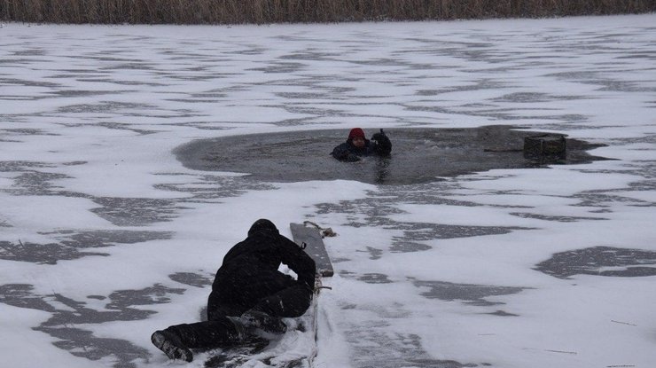 Спасатели призывают быть осторожными на льду