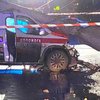 В Киеве "скорая" снесла электроопору и она рухнула на авто медиков (фото) 