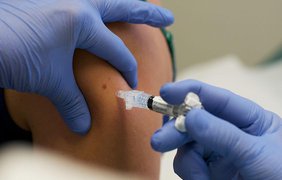 ВОЗ намерена вакцинировать 70% населения Земли за полгода